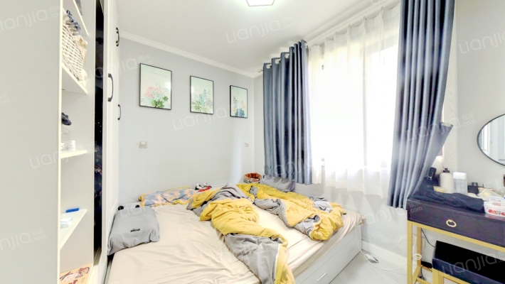 精装修业主自住 有车位和地下室 南北通透大三居-卧室B