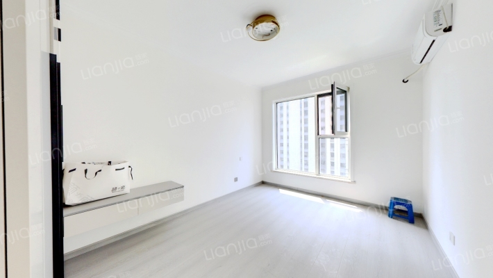 精装修 2居 中层 自住装修 朝南大2居 满二-卧室B