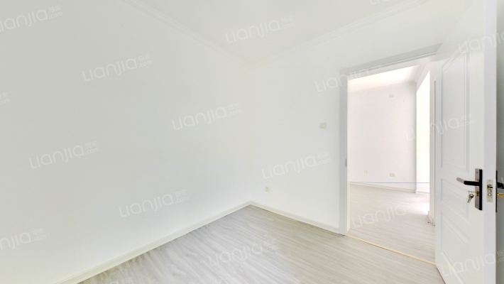 南向两居，房本満二，带简单装修。-卧室A