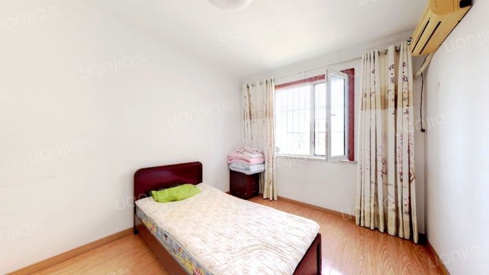 户型通透， 一梯两户， 交通便利-卧室B