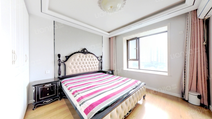 急售鸿坤小洋房，采光好，业主诚心出售-卧室C