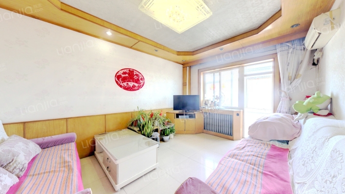 老市医院，满五唯一,两个阳台不算房本面积，有小库房-客厅