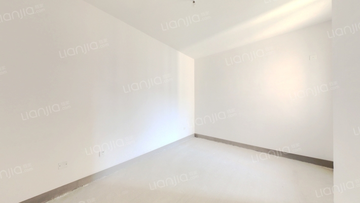 中楼层 朝南两居 视野好 位置安静 满二-卧室A