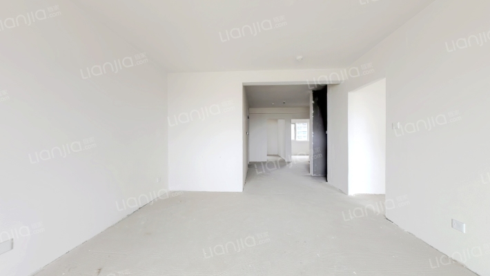 天地新城 100平 带车位和地下室 价格可议-客厅