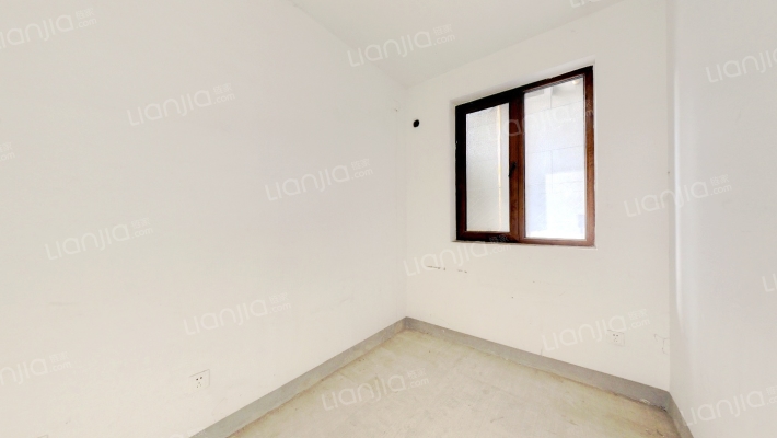 高铁新干线三居室   一层带小院   随时看房-卧室B