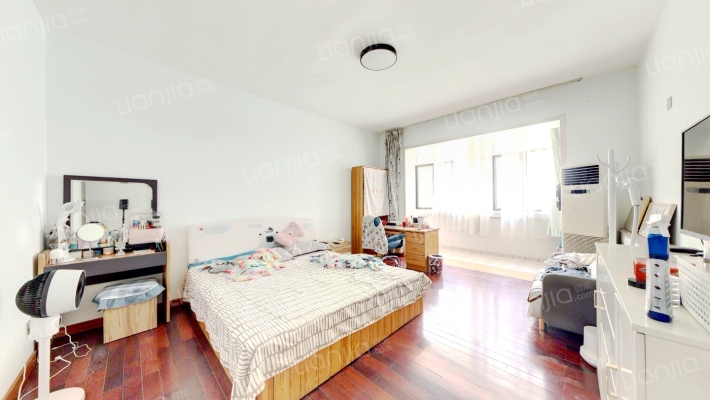 清凉寺小区内别墅，精装修，房主诚心出售-卧室C