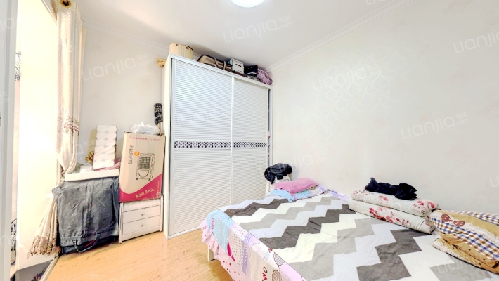 香邑溪谷，精装自住全阳两居室，中高楼层，视野开阔.-卧室B