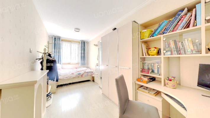 房子格局方正   采光全天    交通便利-卧室A