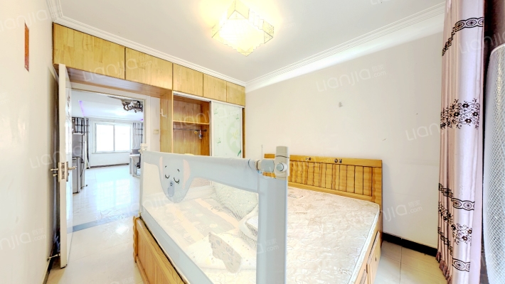 此房房本满五 属于开发区户口 离双语近，离惠友钻石近-卧室B