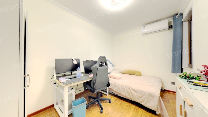 精装修 家具家电齐全 房本满二 中间楼层-卧室A