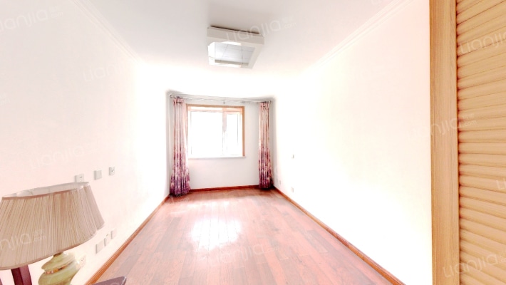 老城区电梯洋房，七跃八，顶层还有阁楼，大复式-卧室A