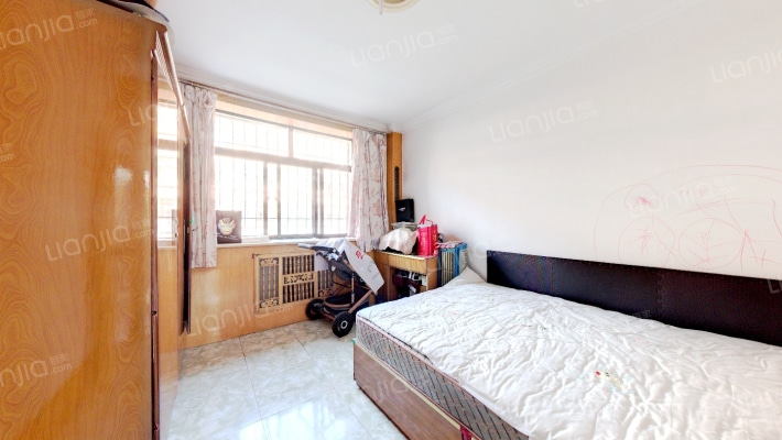 开发区文化广场繁华地段地理位置珍贵，税务局小区住户-卧室B