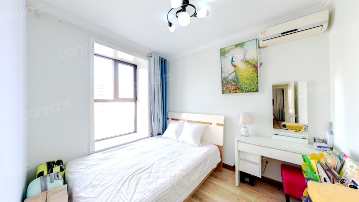 鸿坤D户型   精装修    全明格局    中间楼层-卧室A