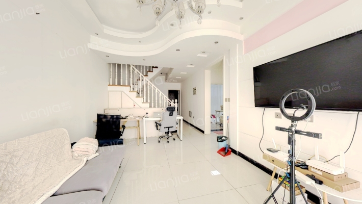 冠云路 新加坡花园 一层带下跃 6居室，130万可议-客厅A