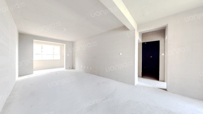 此房通透大三居，采光好，户型好。-客厅