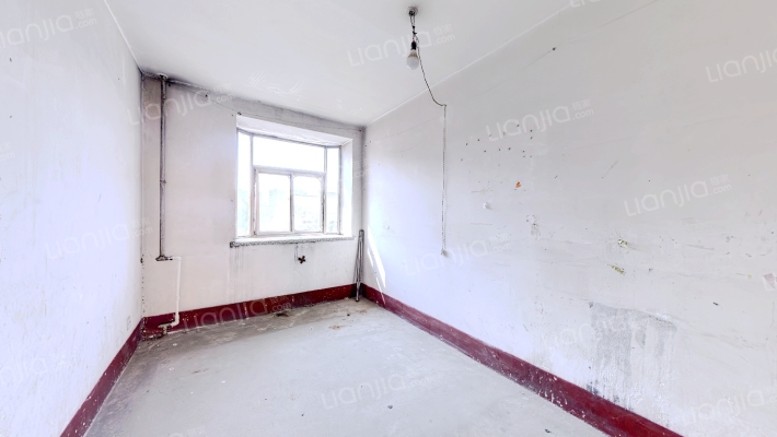 此房砖混结构，普通住宅，地理位置，交通便利。-卧室B