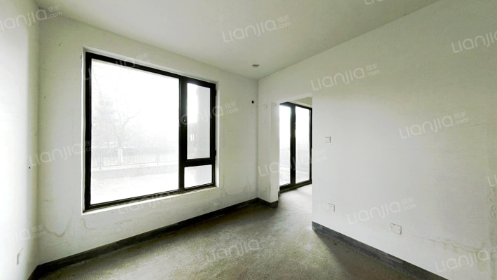 南向小三居，一层带花园，有钥匙，看房方便-卧室C