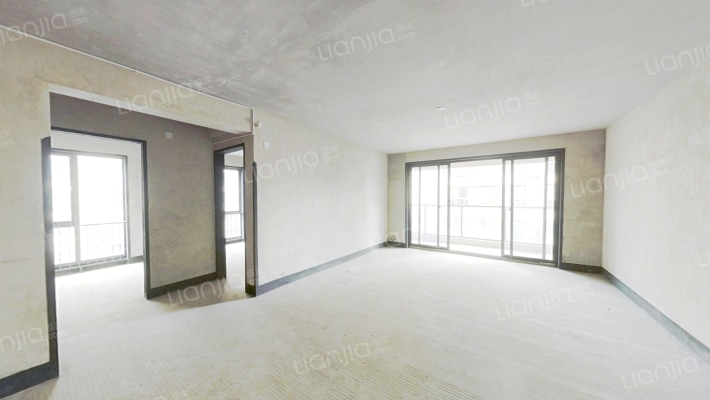 万达漓江大美大三房单价7500元每平米，现房已出证-客厅