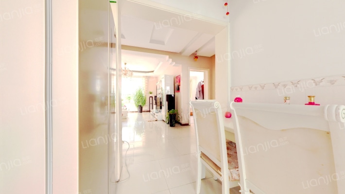 此房房本满5 南北通透格局 户型方正 精装修-客厅