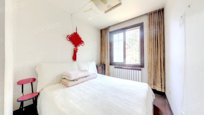 市区精装修的独栋别墅，带大院子-卧室B