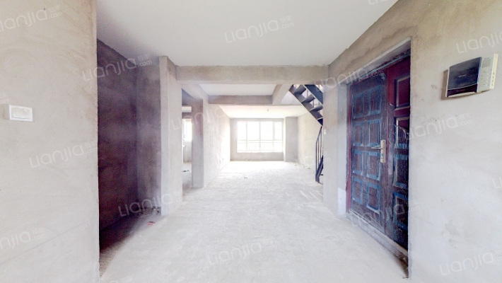 集中供暖，6跃7，上下两层，带露台，有钥匙随时看房-客厅A