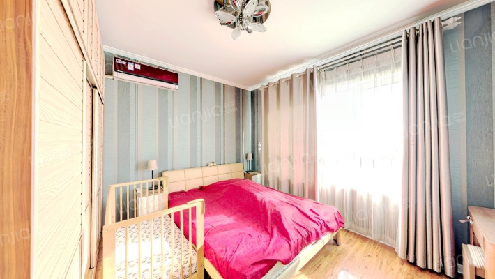 精装修  两居室  园林社区  出行方便 范阳路沿线-卧室A