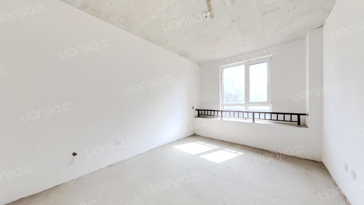 香邑溪谷玫瑰园南北通透三居洋房，70年大产权花园洋房-卧室A