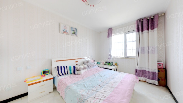 公摊小，楼层好，配套齐全，交通便利。房子带电梯-卧室B