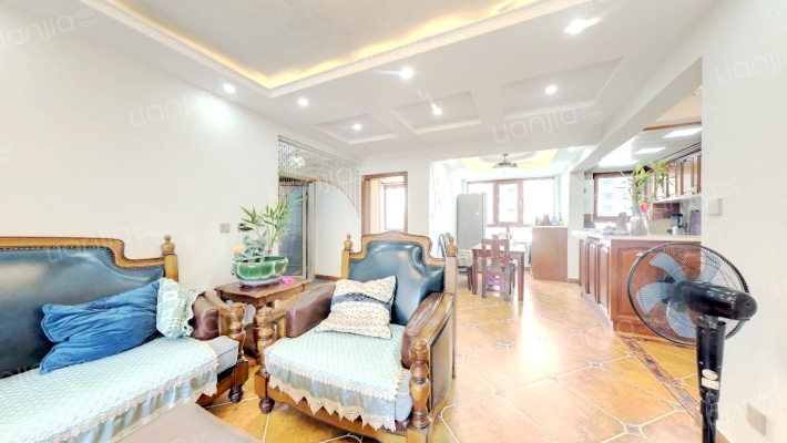 出售 香邑溪谷玫瑰园 南北通透三居 精装修 满二-客厅