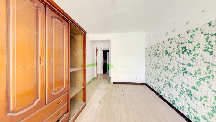 新出好房，南北通透大三居室，集中供暖，配套齐全。-卧室C