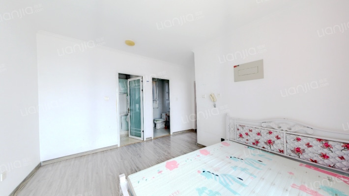 新加坡花园正规一居是，价格可议-客厅