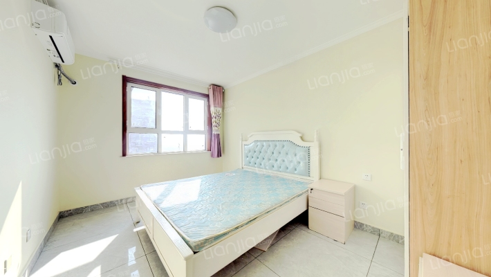 业主诚意出售 南向装修两居 楼层和采光不错的-卧室B