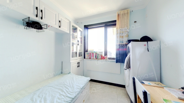 天伦湾  南北通透三居室   精装修  业主诚意出-卧室B