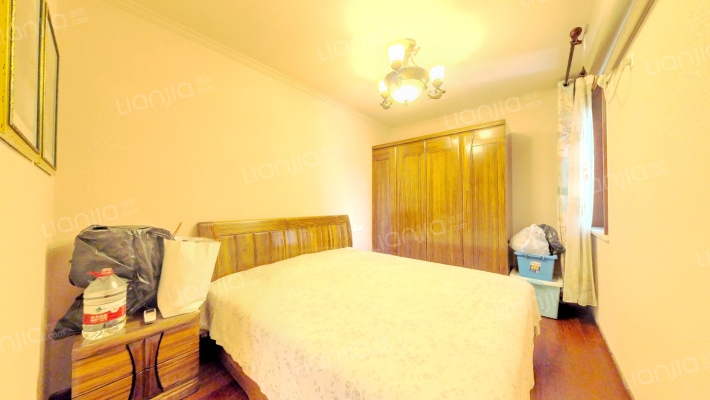 鸿坤精装修小三居，自住标准，看房方便，满五唯一-卧室A