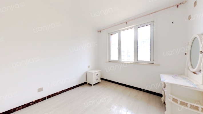 70年大产权，南北通透两居室德信公园旁电梯社区-卧室B