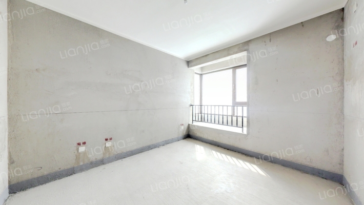 房子南北通透三居，毛坯，随意装修。-卧室A