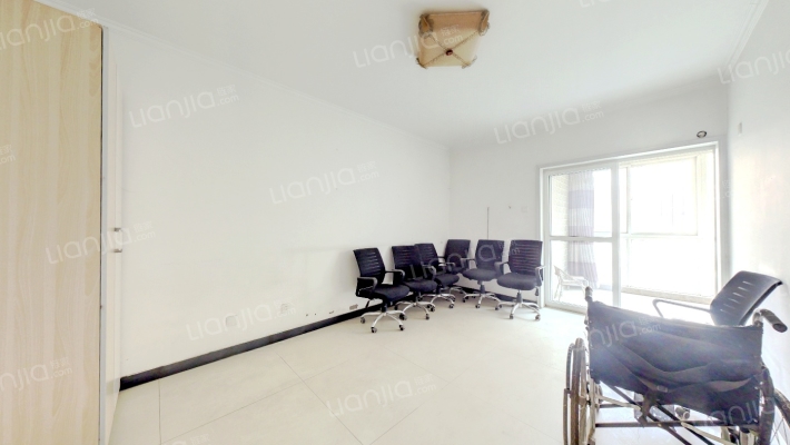 此房是 低楼层 户型方正没有面积浪费 中等装修-卧室A