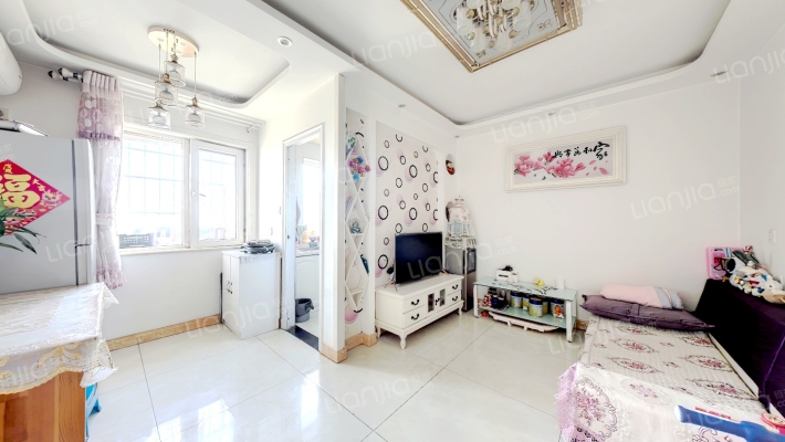 水岸花城东向一居精装修，往返北京838交通方便-客厅