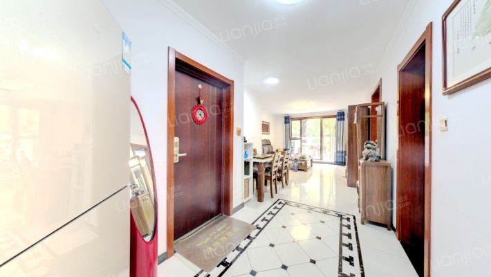 洋房带小院 边户 业主自住装修 带车位地下室-客厅