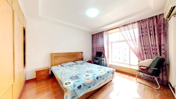 南北通透两居室，带露台，业主诚心出售，价格可议-卧室A