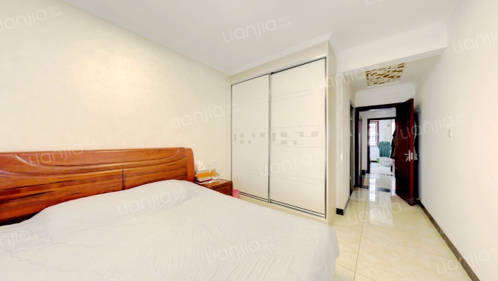 名流全南两居，自住装修拎包入住，满五，有车位-卧室B