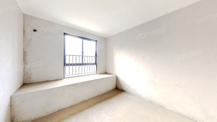 汇荣桂林  毛坯4房，大阳台，中间好楼层-卧室B