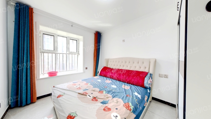 带装修南北三居 环境好 交通方便 公交车直达北京-卧室C