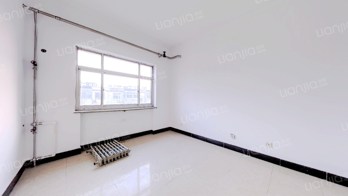 宜佳旺广场北 中医院南 集中供暖的三居 客厅朝南-卧室B