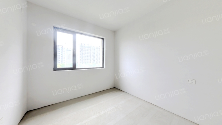 本房是经典的四叶草户型，东边户，双明卫-卧室B