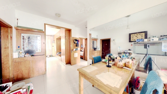 此房满五唯一 户型方正,自住装修,板楼,低楼层.-餐厅