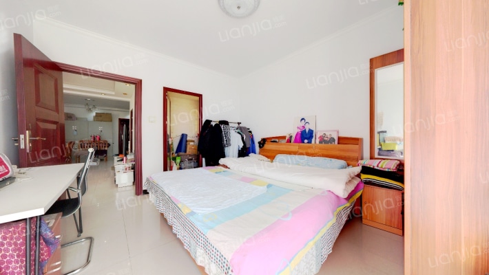 西丁旁大三居。电梯房，带装修，采光充足，楼层好-卧室C