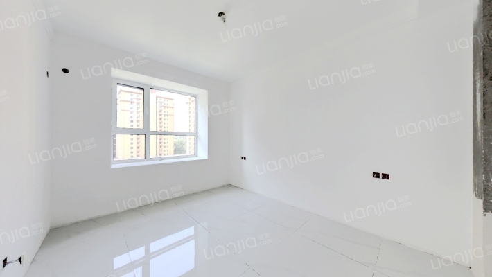 南北通透的三居室，中间楼层不挡光，全屋定制的柜子。-卧室A