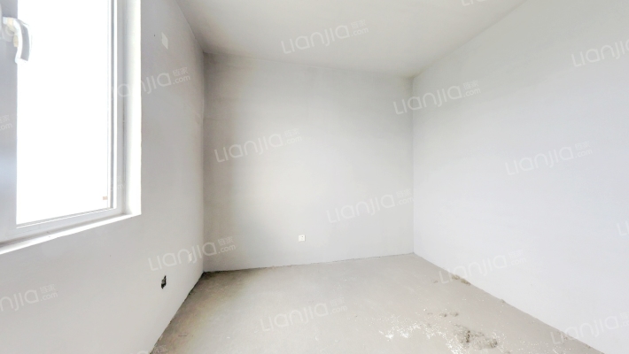 此房满五唯一，三跃四层叠拼，毛坯房，有车位-卧室B