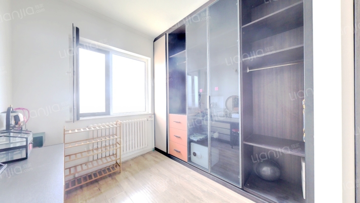 此房房本在手 房龄新 一梯两户布局 南北通透-卧室A